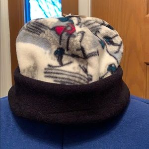 Polar Fleece Hat with Downhill skiers